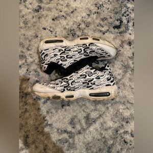 nike air max logo print shoes